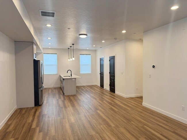 Building Photo - 359 N 700 W