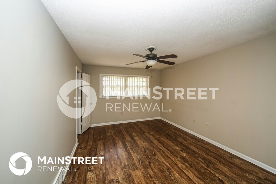 Building Photo - 3084 Kemper Dr