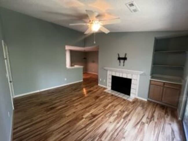 Building Photo - The Meridian