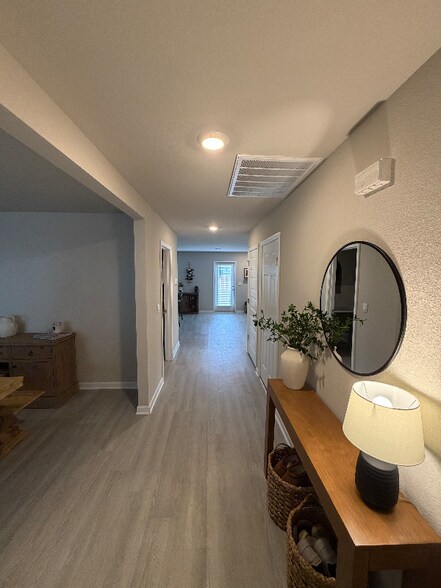 Building Photo - 24570 Broken Sound LP