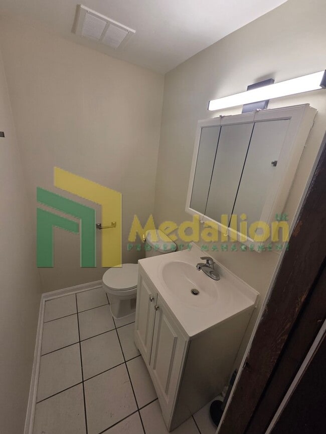 Building Photo - Updated 4-Bedroom Home with Finished Basement and Fenced Yard