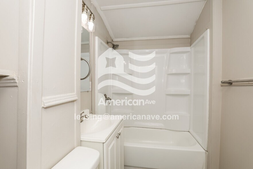 Building Photo - 2205 S William St