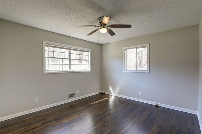 Building Photo - 2585 Walton Way SW