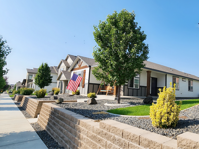 Building Photo - Home Sweet Home! Won't last long!