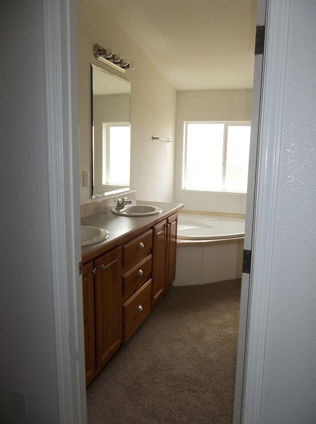 Building Photo - 2 N Shoshone Trail