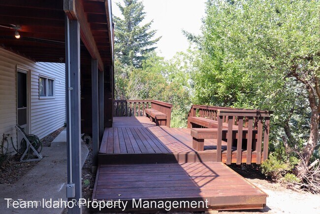 Building Photo - 7 br, 4 bath House - 1310 NE Williams