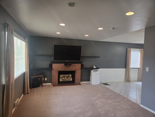 Building Photo - 124 W Water St