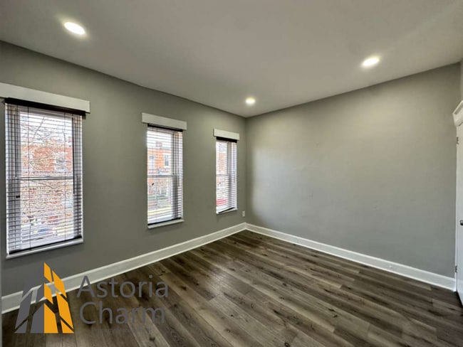 Building Photo - 2 Bedroom Home with Den, Exposed Brick, and Updated Kitchen in Westport