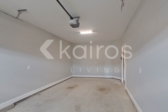 Building Photo - 3709 Oak Leaf Wy