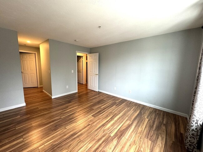 Building Photo - 65 Fordway Extension