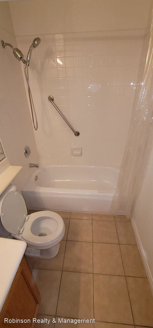 Building Photo - 2 br, 2 bath House - 3327 Erva St. Unit # 201