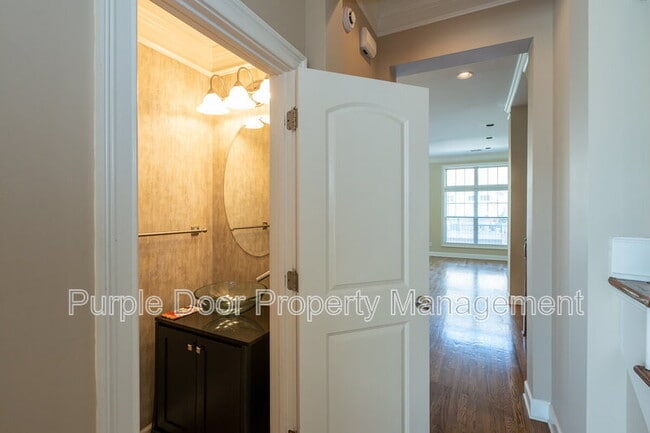 Building Photo - 913 Telfair Close