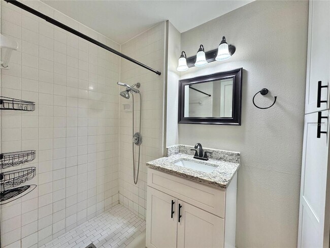 Building Photo - 1550 11th St NE