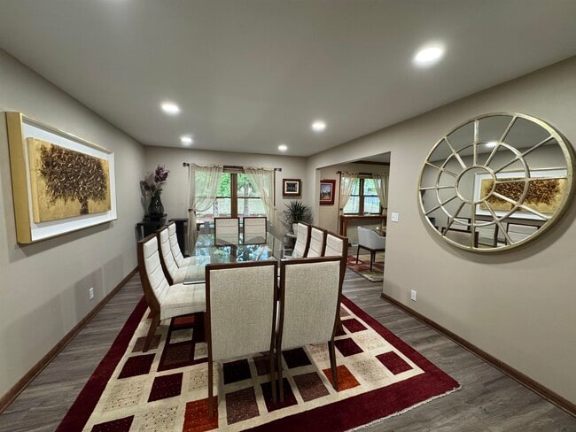 Building Photo - 5855 Thatcher Dr