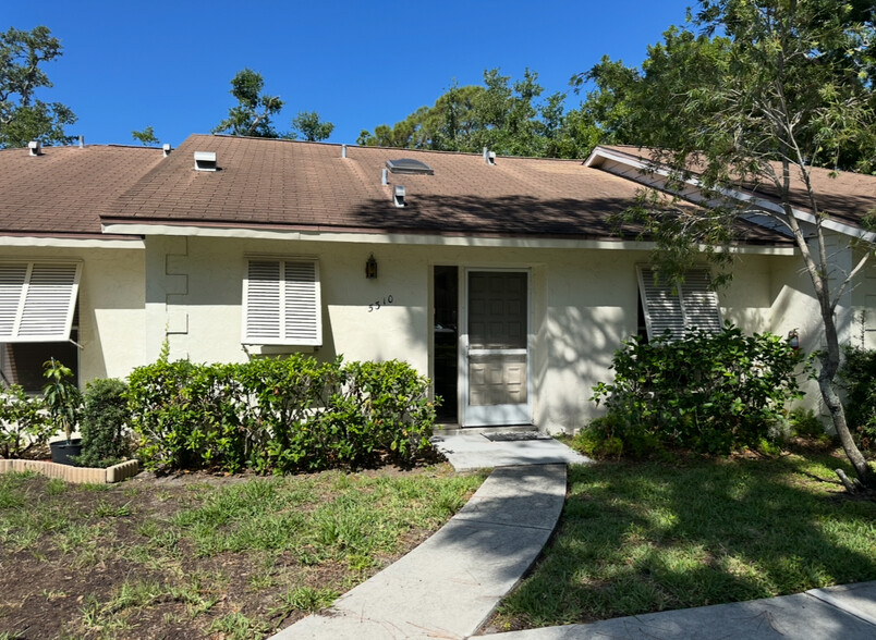 Primary Photo - 5310 Royal Palm Ave