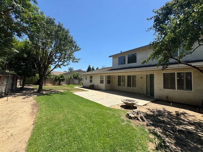 Building Photo - 5781 E Kaviland Ave