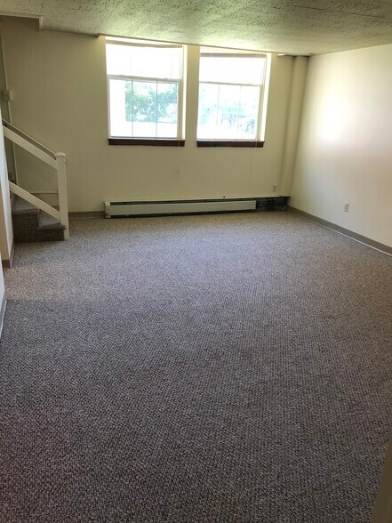 Building Photo - 181 Main St