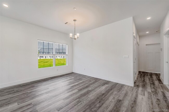 Building Photo - 725 Eastview Dr