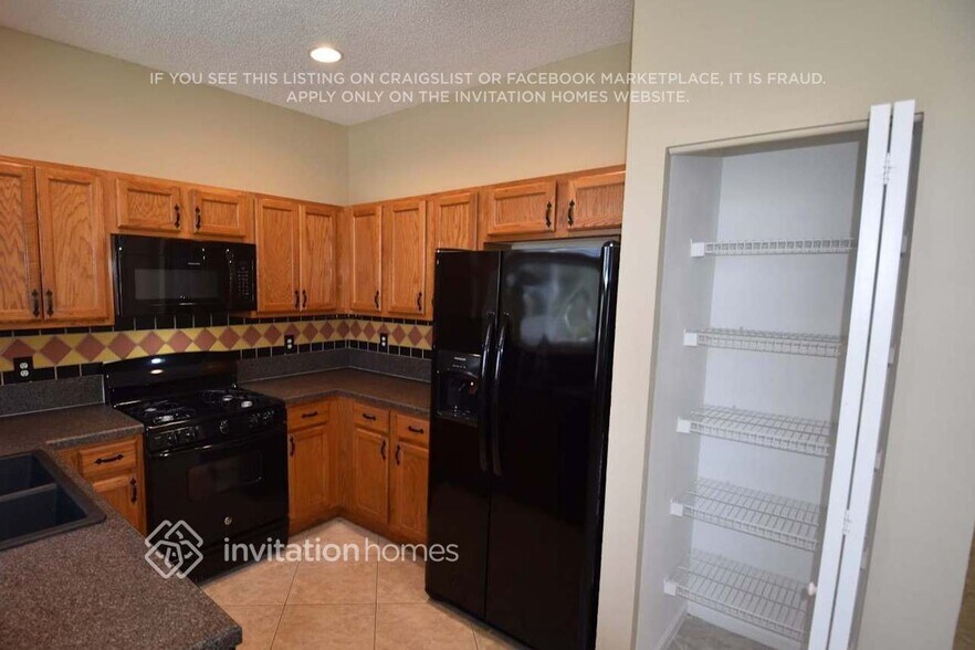 Building Photo - 10415 Little Mustang Way
