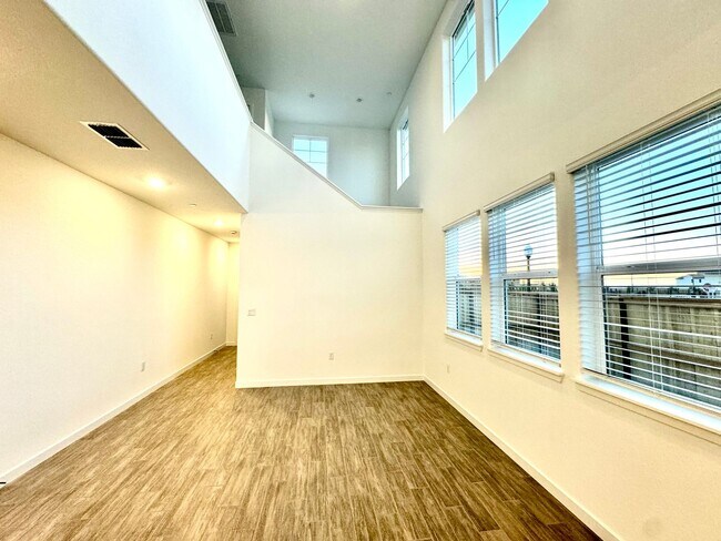 Building Photo - 243 Dock Cir