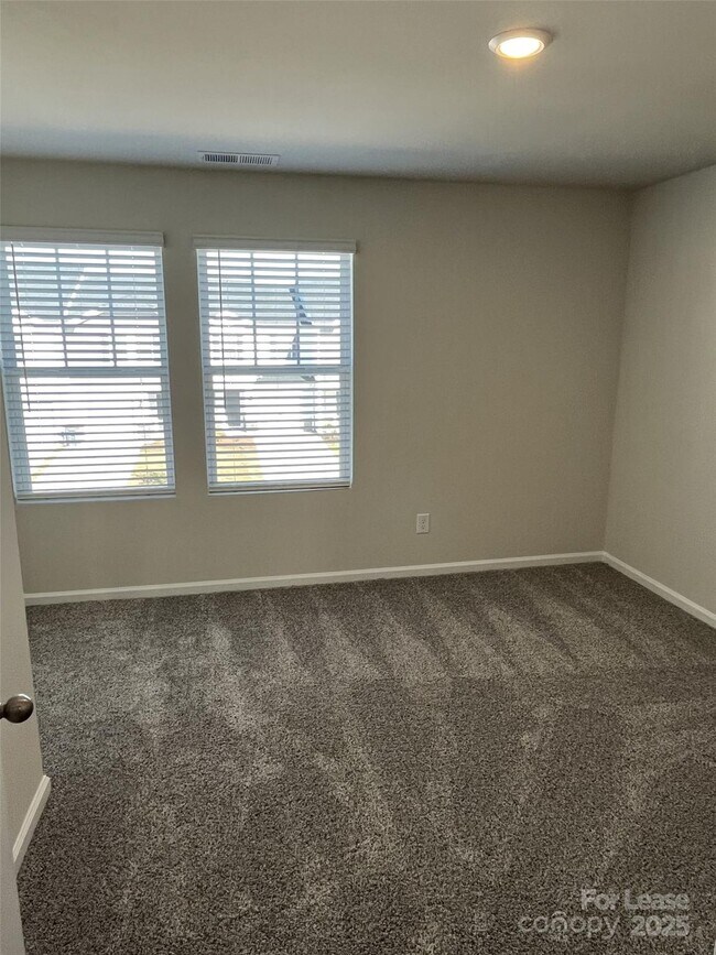 Building Photo - 3863 County Down Ave