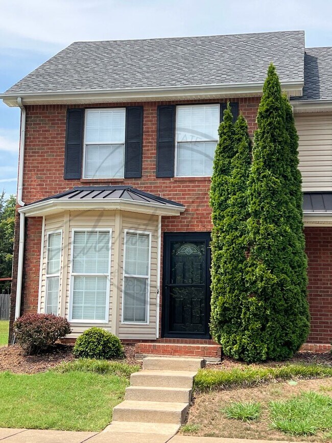 Building Photo - SPECIAL: FIRST MONTHS RENT FREE! Two Bedro...