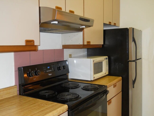 Kitchen - 8324 Regents Rd