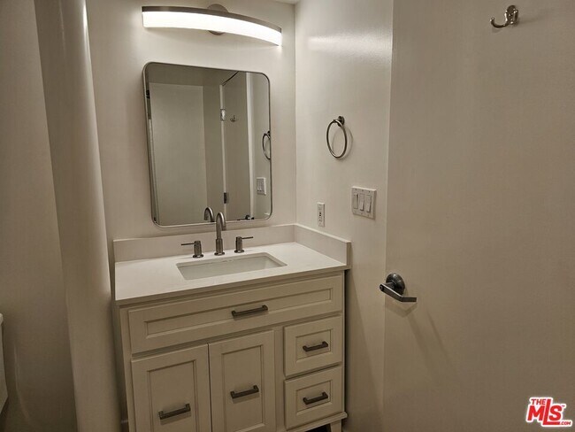 Building Photo - 1617 Broadway