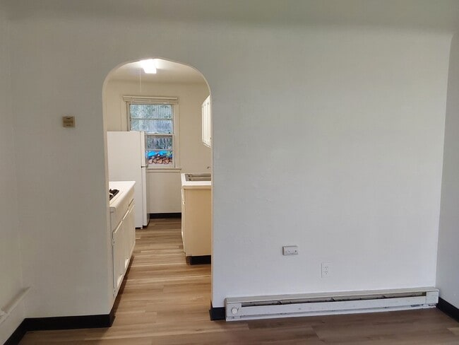 Building Photo - 103 E Stuart St