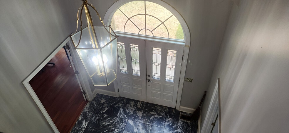 Building Photo - Room in House on Wynfair Dr