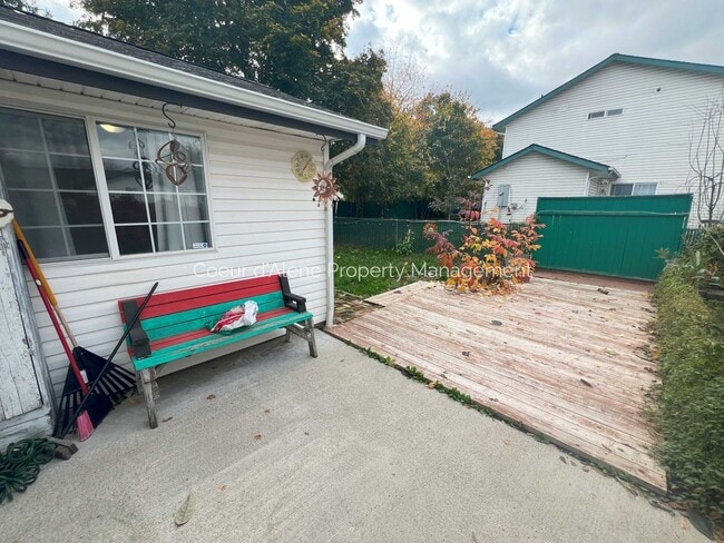 Building Photo - 3 bed, 2 bath house