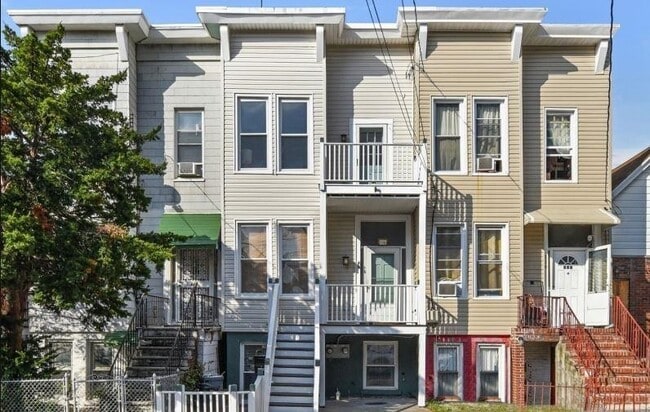 Building Photo - 114A Cottage St