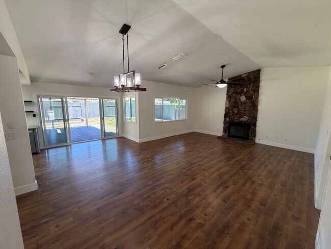Building Photo - 3 Bedroom | 2 Bathroom | Single-Family Home in Sacramento