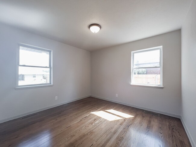 Building Photo - This Perfect Home Awaits!