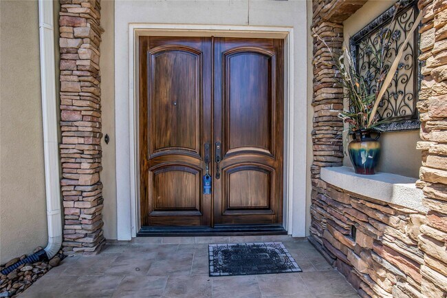 Building Photo - 25219 Hideaway Run Dr