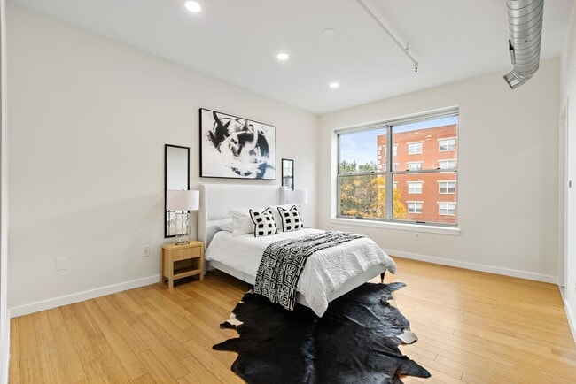 Building Photo - 234 10th St