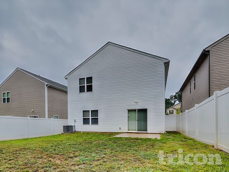 Building Photo - 143 Spring Knoll Dr