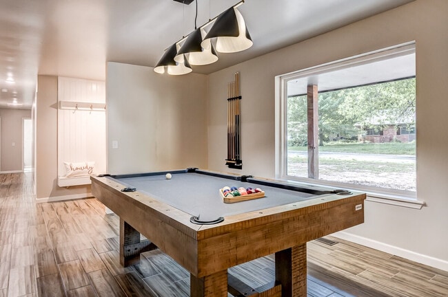 Building Photo - 11 N Pecan Dr