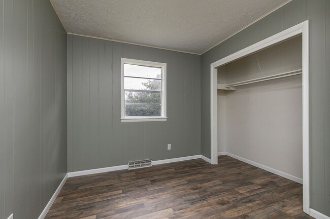 Building Photo - Newly Remodeled | 3 Bedroom | 1 Bathroom |...