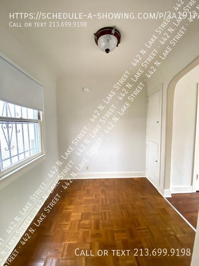 Building Photo - 442 N Lake St