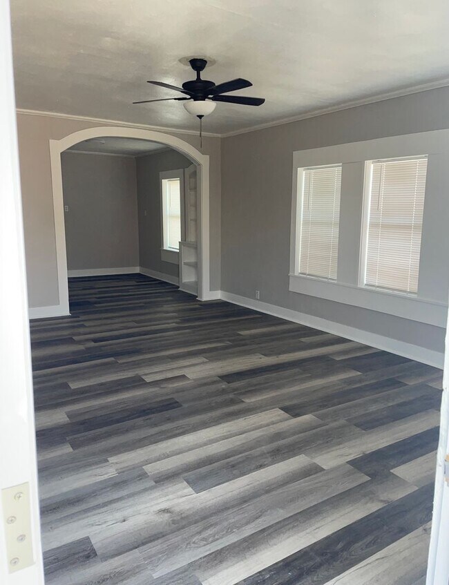 Building Photo - 1309 5th St