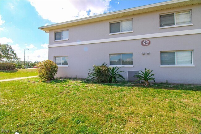 Building Photo - 10101 Sandy Hollow Ln