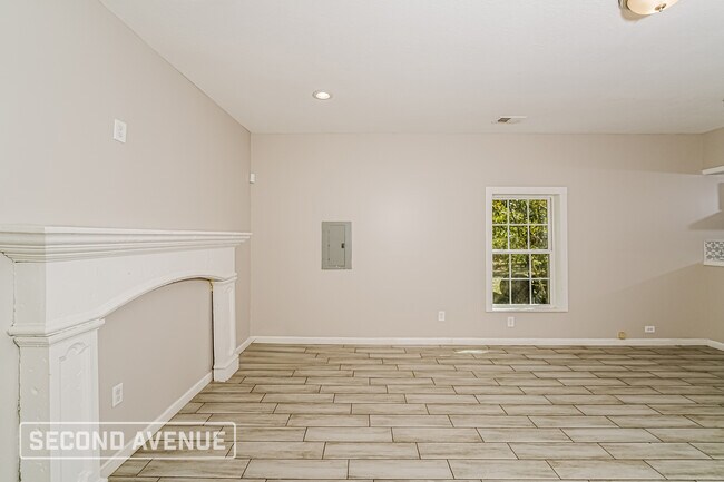 Building Photo - 544 7th St S