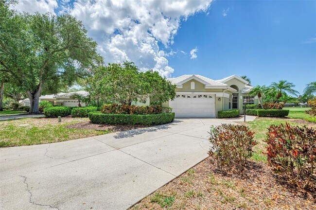Building Photo - 549 Fallbrook Dr