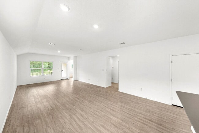 Building Photo - Ready NOW! Greenbelt Wooded Views