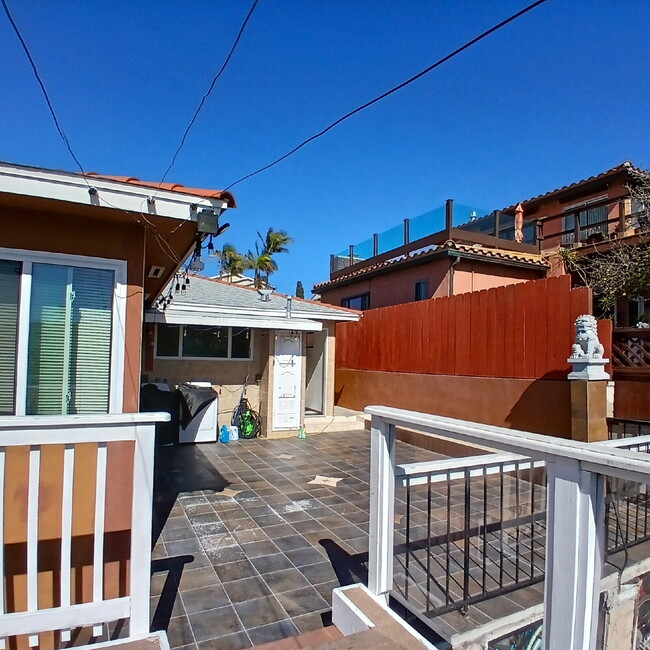 Building Photo - Ocean Beach detached Home w Yard