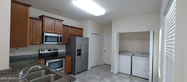 Building Photo - 643 Servia Dr