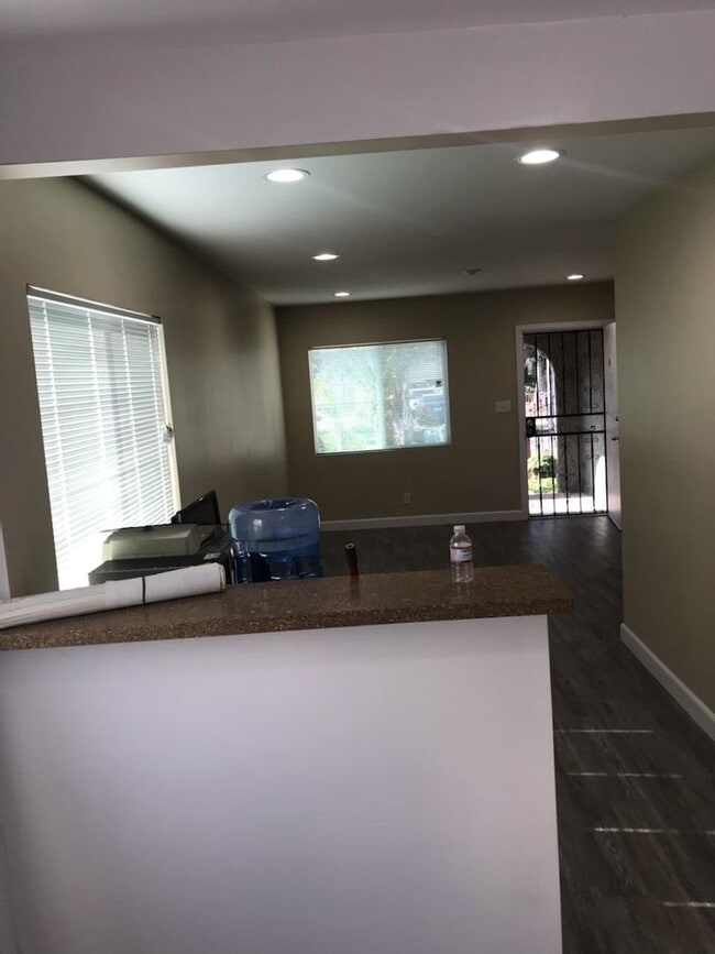 Building Photo - Beautifully remodeled 2 bed/2 bath home in...
