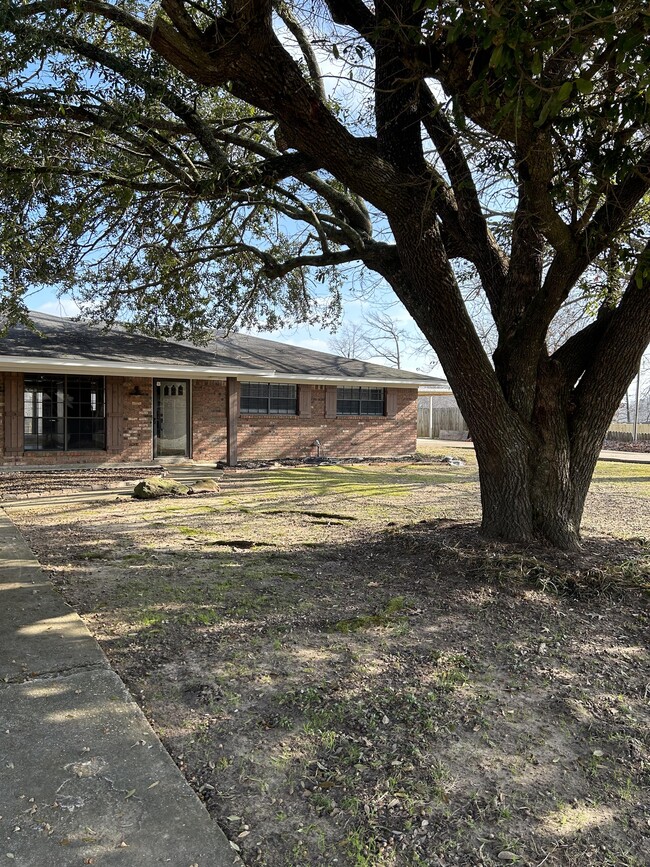 Building Photo - 7216 Westlake Rd