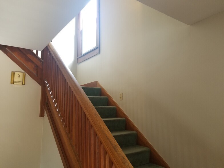 Building Photo - 420 N Main St